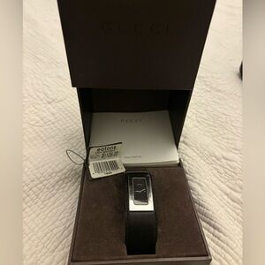 Gucci 7800S Watch with Black Dial and Silver Accents Leather Cuff